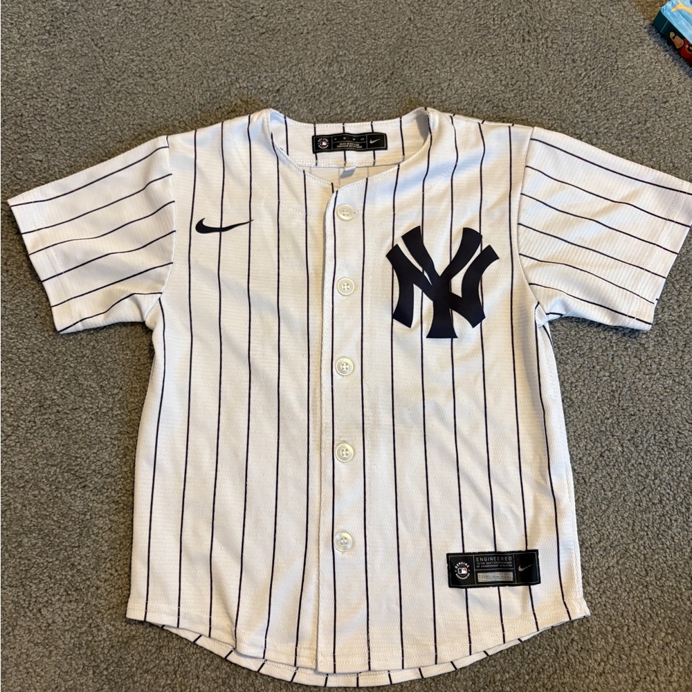 Kids Yankees Aaron Judge jersey, size medium 5/6